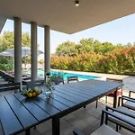 Chillax Vila