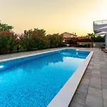 Chillax Vila