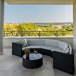 Chillax Vila *