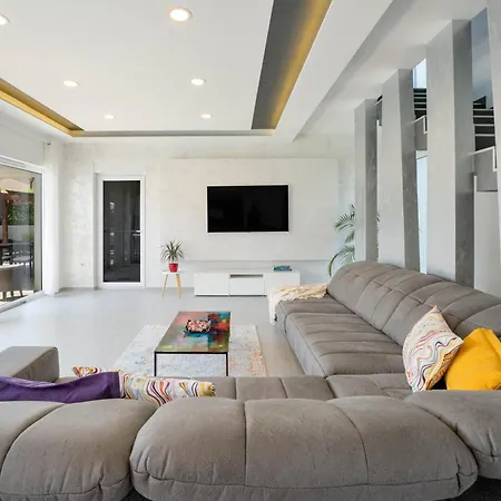 Chillax Villa